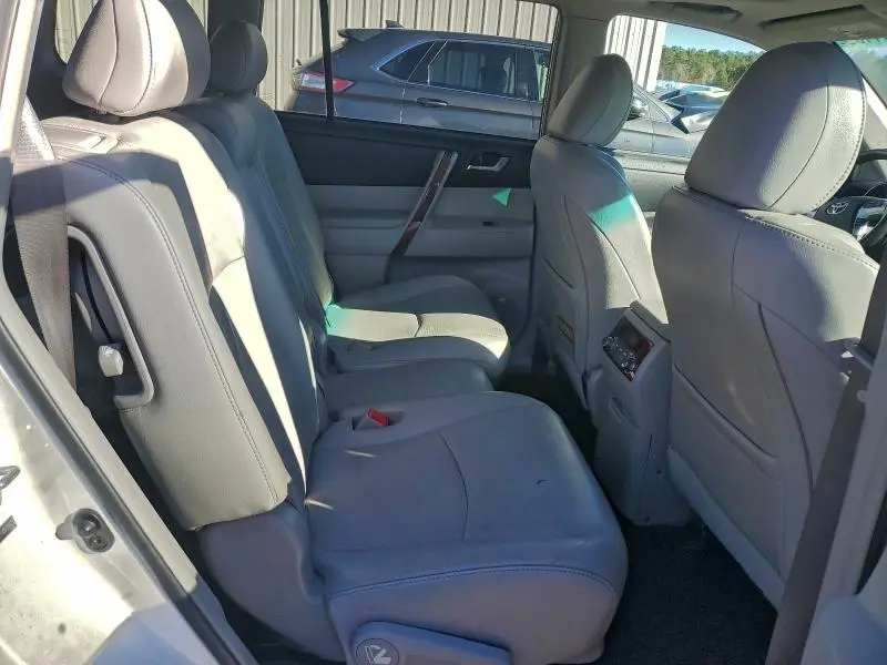 2013 TOYOTA HIGHLANDER LIMITED  