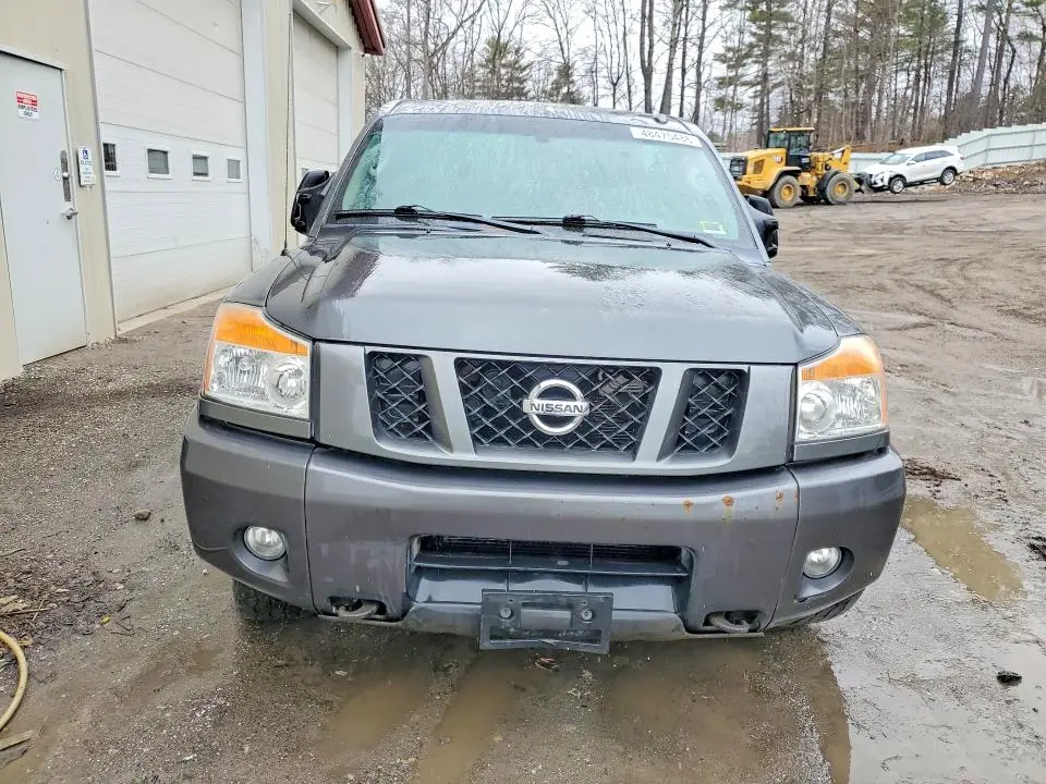2011 NISSAN TITAN SV  