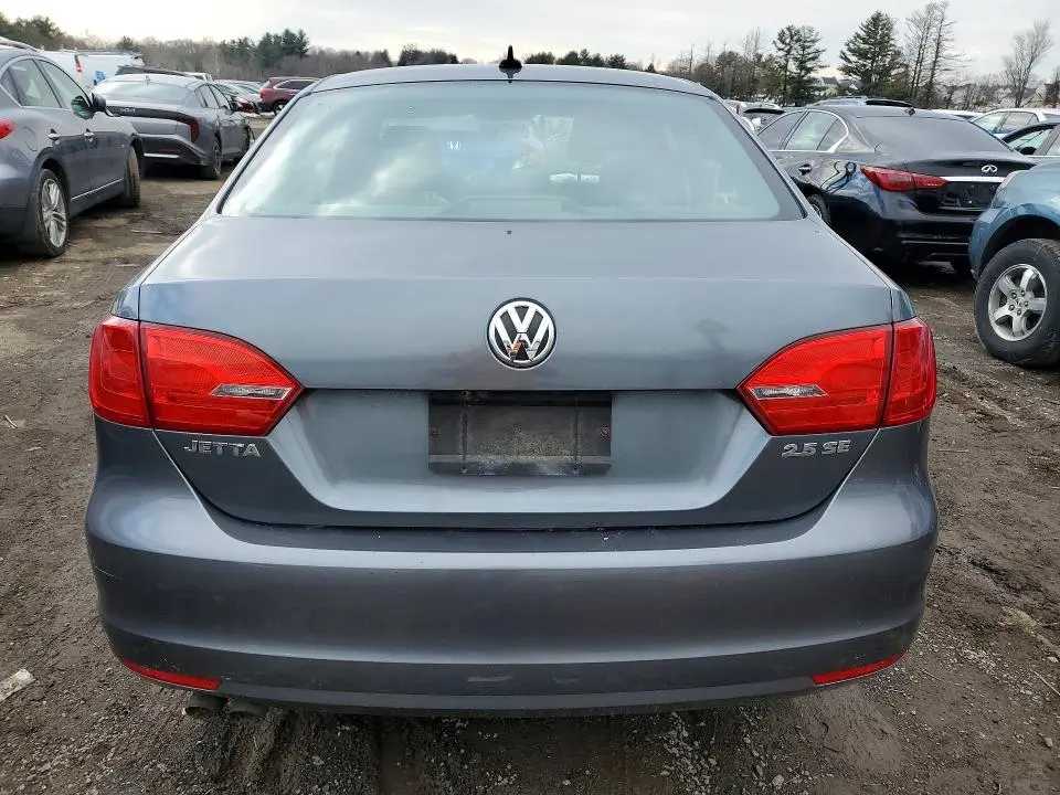 2011 VOLKSWAGEN JETTA SE  