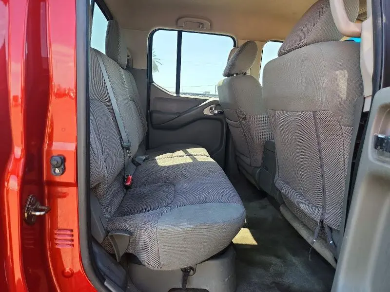 2015 NISSAN FRONTIER SV  