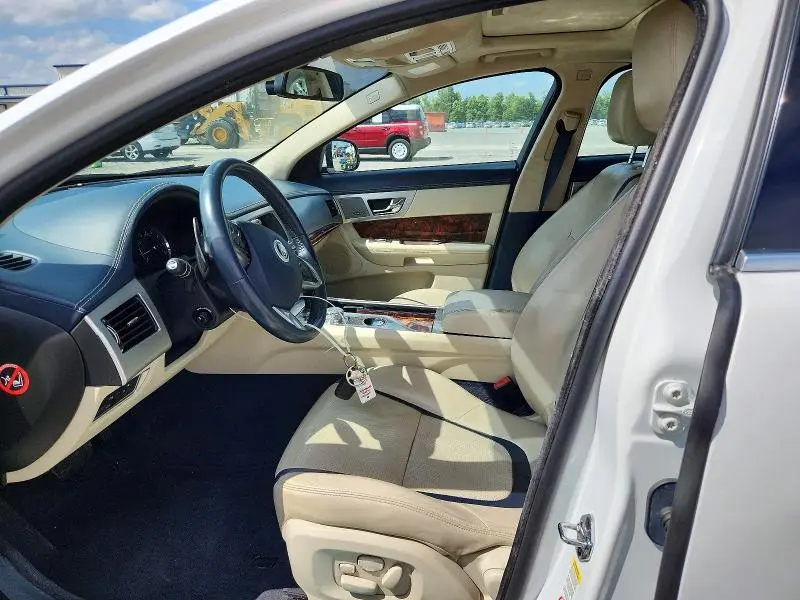 2013 JAGUAR XF   