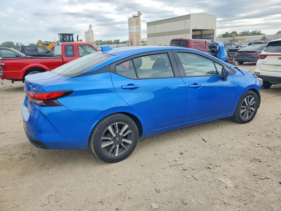 2021 NISSAN VERSA SV  