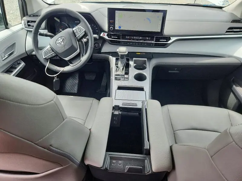 2025 TOYOTA SIENNA XLE 8-PASSENGER  