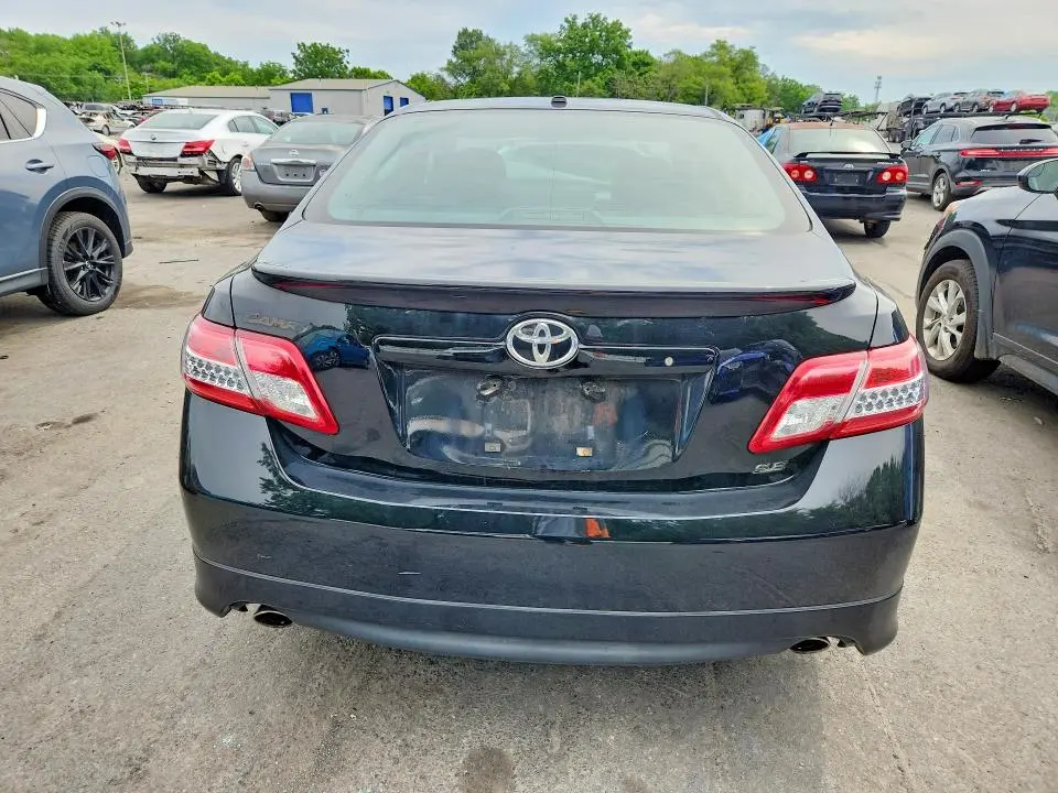 2011 TOYOTA CAMRY SE  