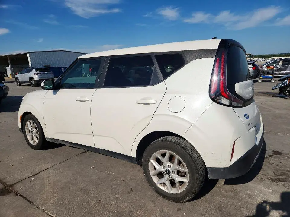 2023 KIA SOUL LX  