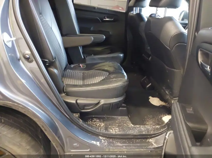 2023 TOYOTA HIGHLANDER XSE