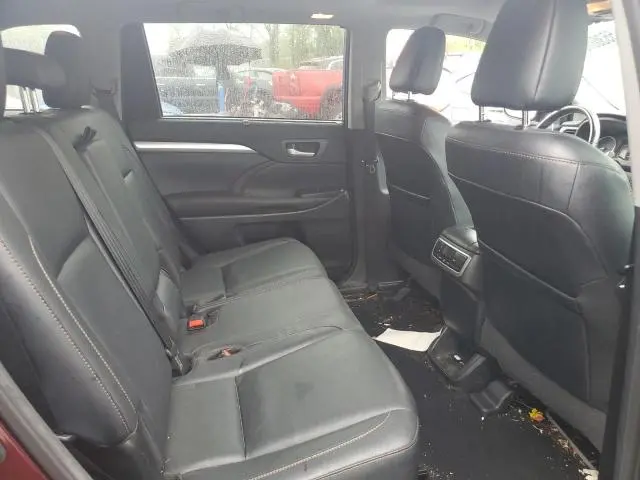 2017 TOYOTA HIGHLANDER SE  