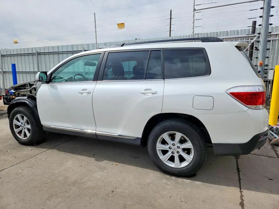 2013 TOYOTA HIGHLANDER SE  