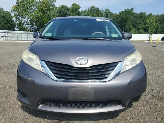 2013 TOYOTA SIENNA LE  