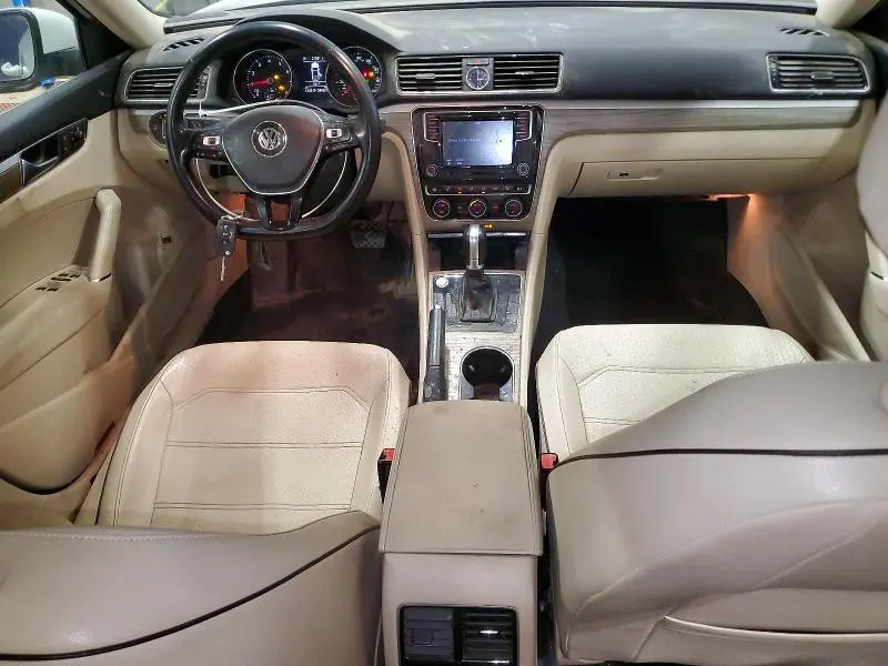 2016 VOLKSWAGEN PASSAT SE  