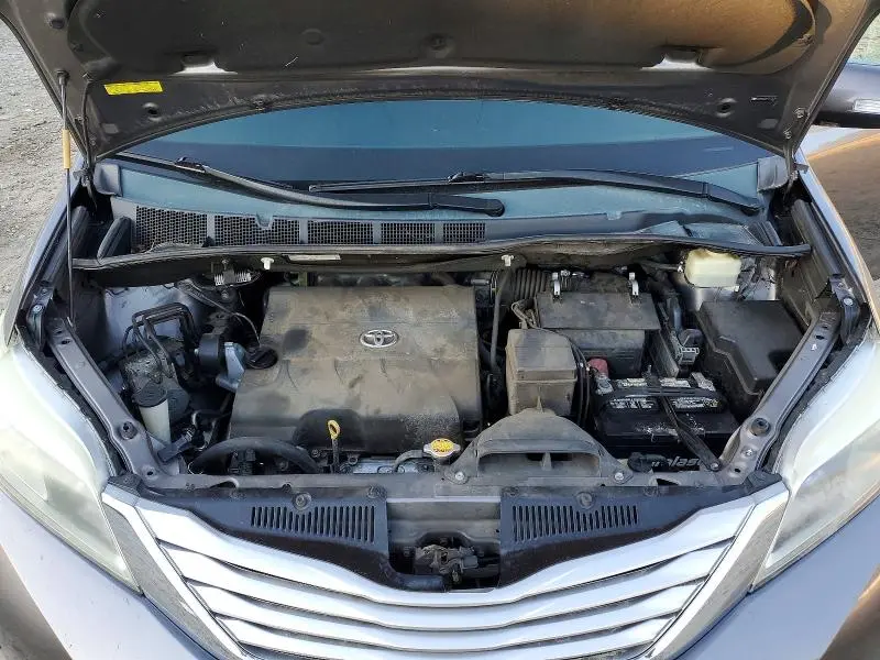 2015 TOYOTA SIENNA XLE  