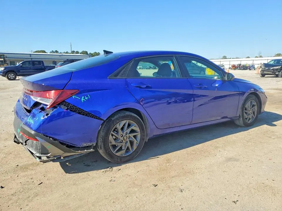 2024 HYUNDAI ELANTRA SEL  