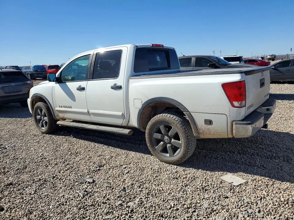 2015 NISSAN TITAN SV  