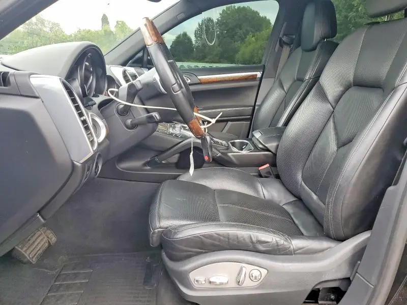 2013 PORSCHE CAYENNE   