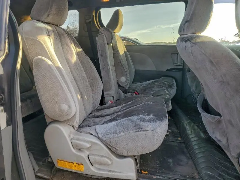 2011 TOYOTA SIENNA LE  