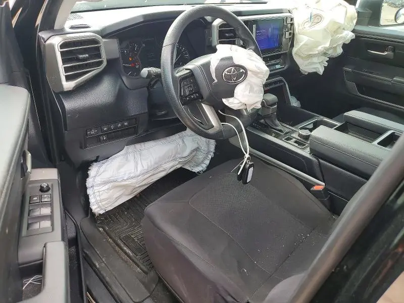 2023 TOYOTA TUNDRA SR5  