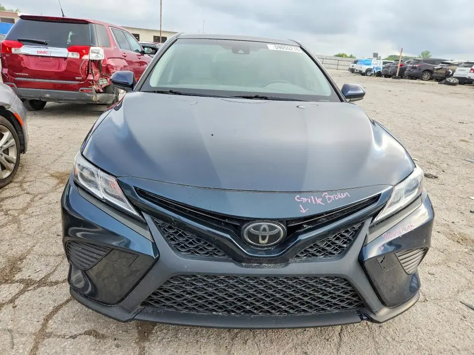 2018 TOYOTA CAMRY SE  