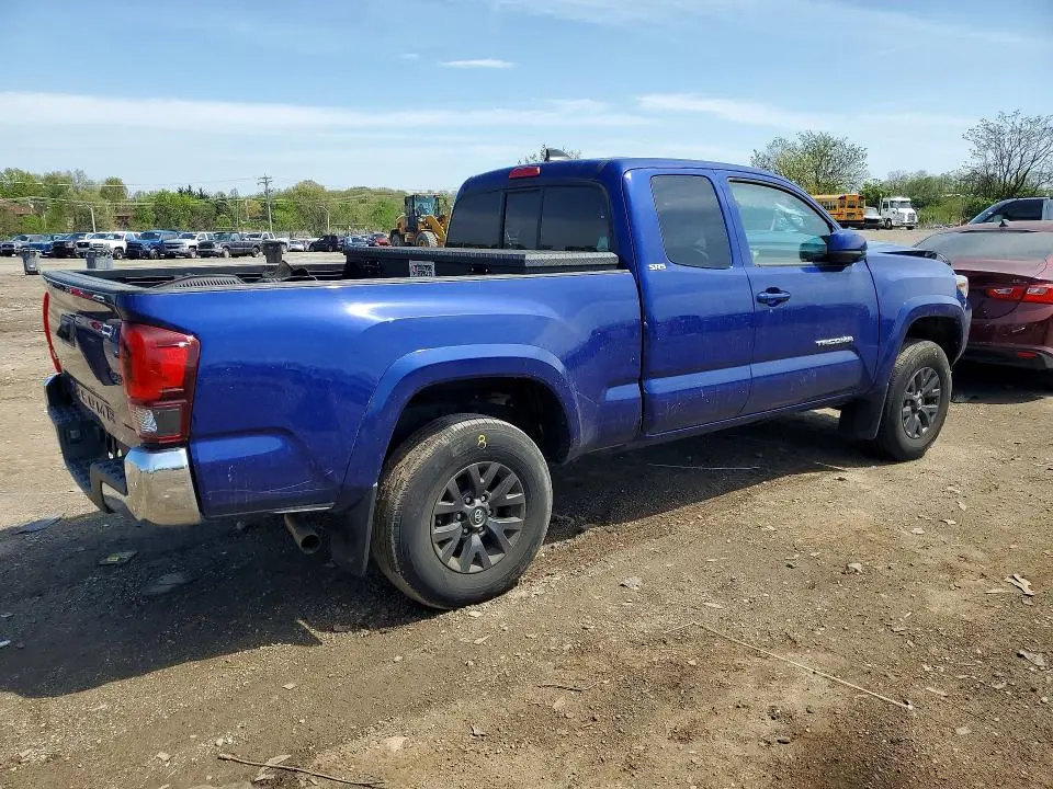 2022 TOYOTA TACOMA SR5  