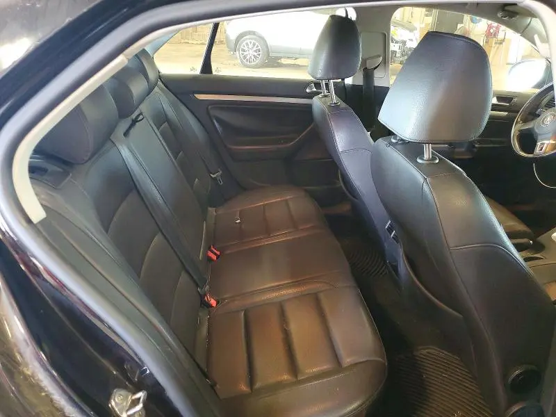 2010 VOLKSWAGEN JETTA SE  