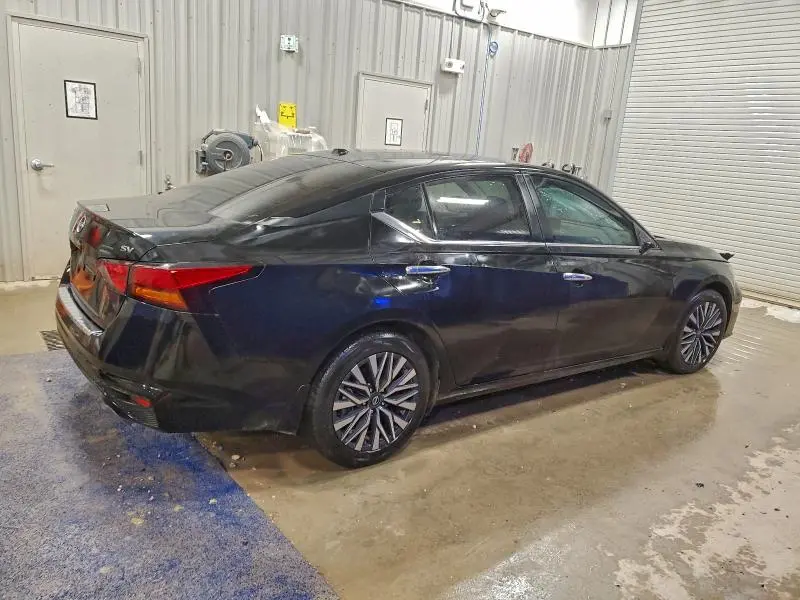 2023 NISSAN ALTIMA SV  