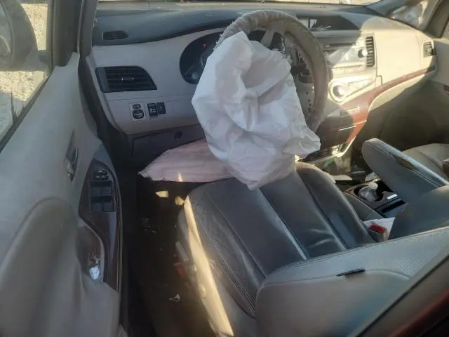 2011 TOYOTA SIENNA XLE  