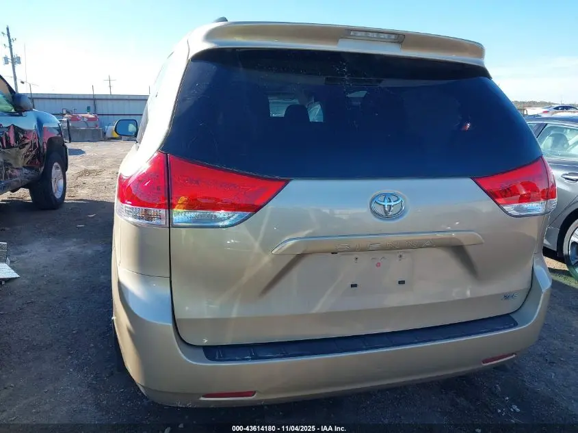 2014 TOYOTA SIENNA XLE V6 8 PASSENGER