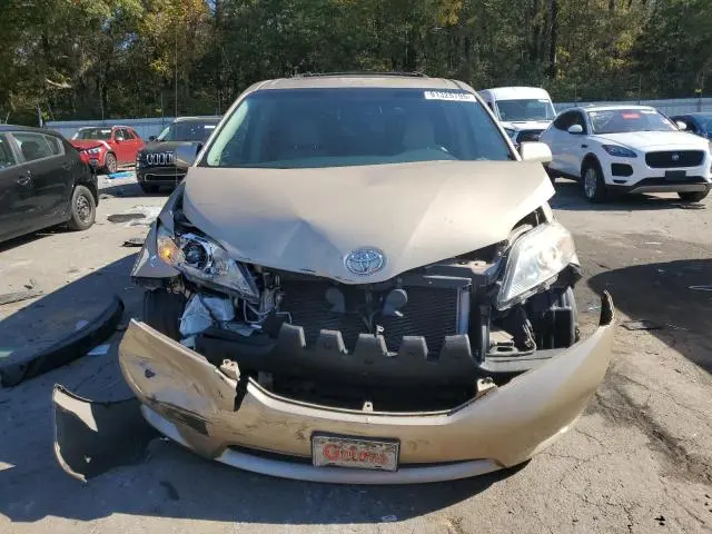 2011 TOYOTA SIENNA XLE  