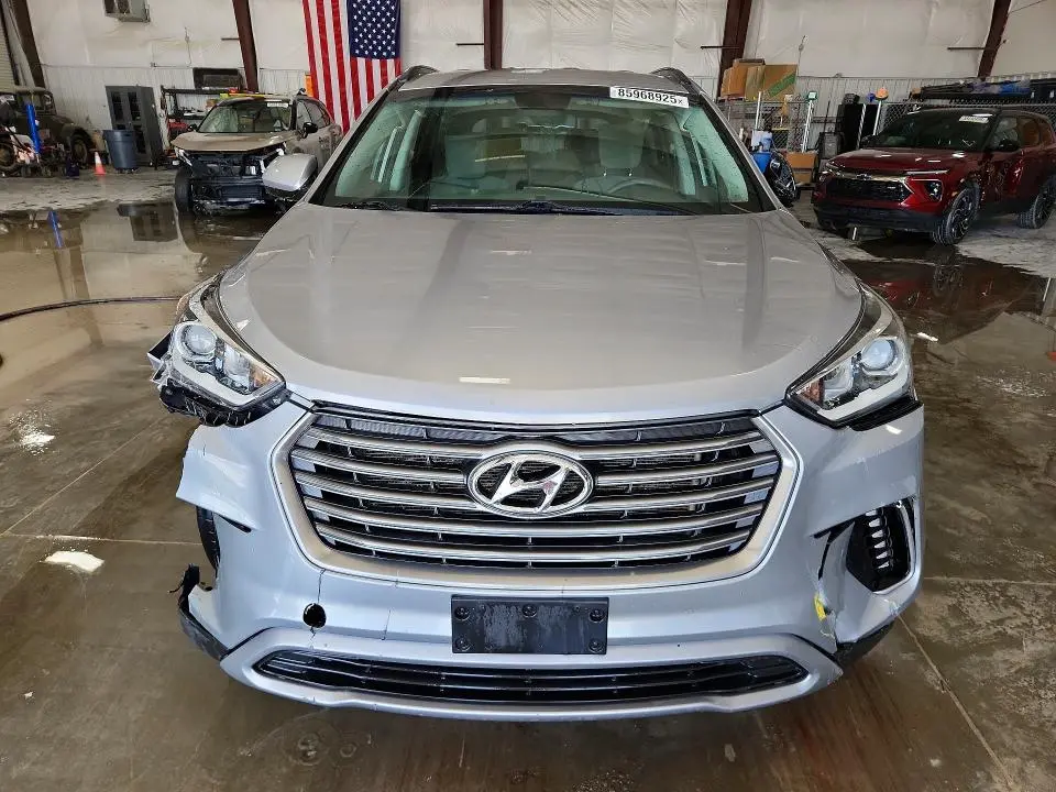 2017 HYUNDAI SANTA FE SE  