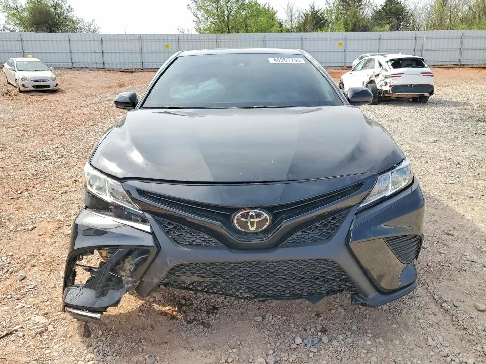 2019 TOYOTA CAMRY SE  