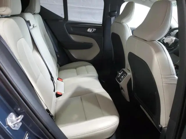 2021 VOLVO XC40 T5 MOMENTUM  