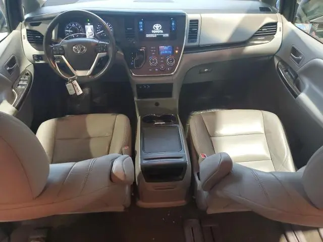 2017 TOYOTA SIENNA XLE  