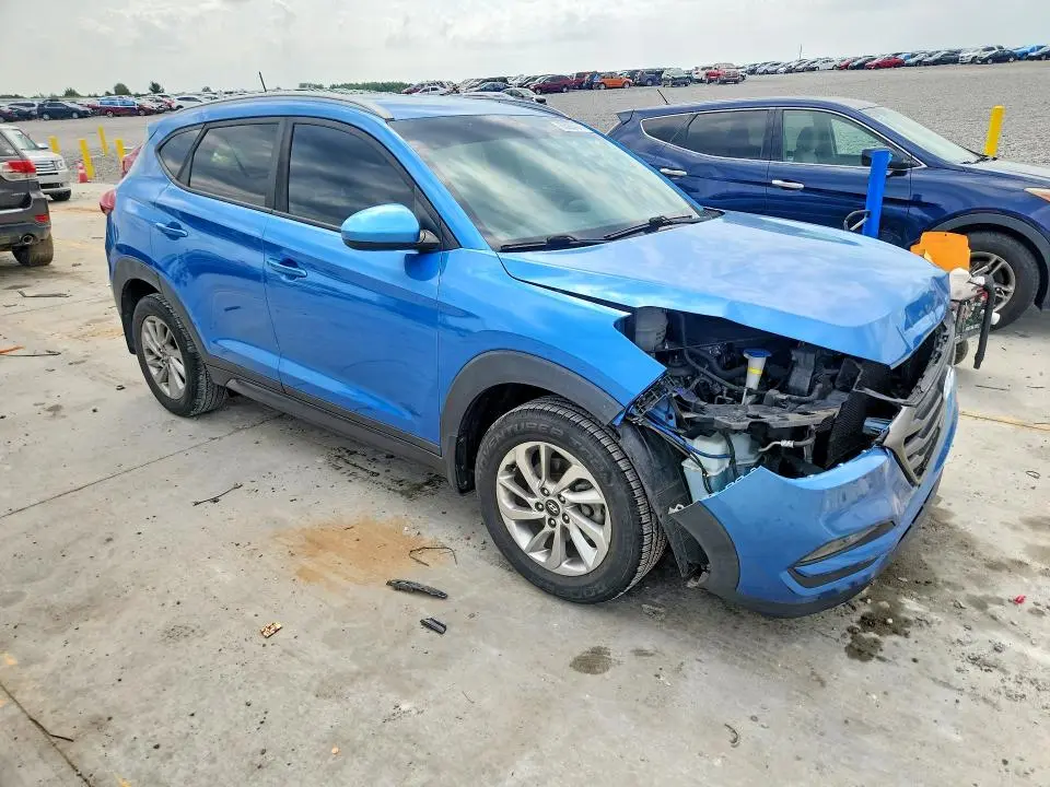 2016 HYUNDAI TUCSON SE  