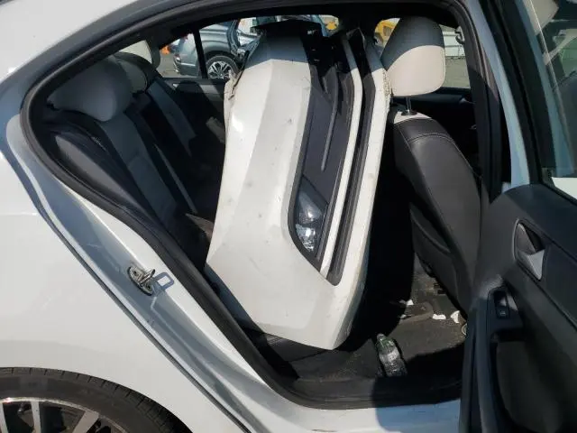 2016 VOLKSWAGEN JETTA SPORT  