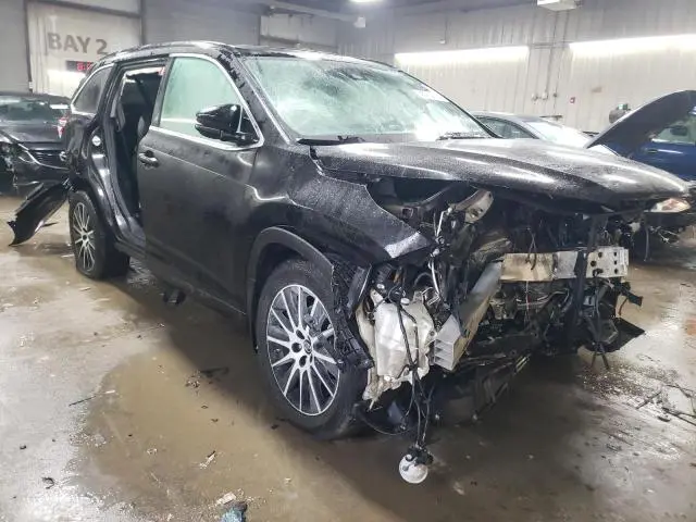 2017 TOYOTA HIGHLANDER SE