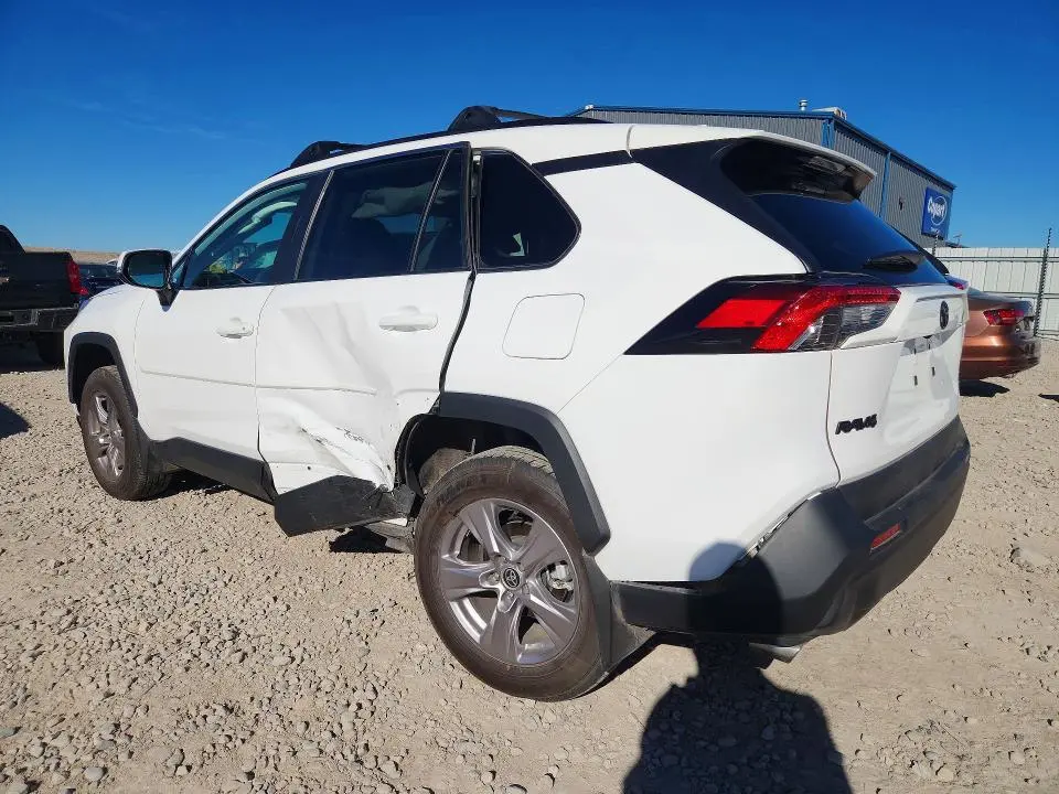 2025 TOYOTA RAV4 XLE  