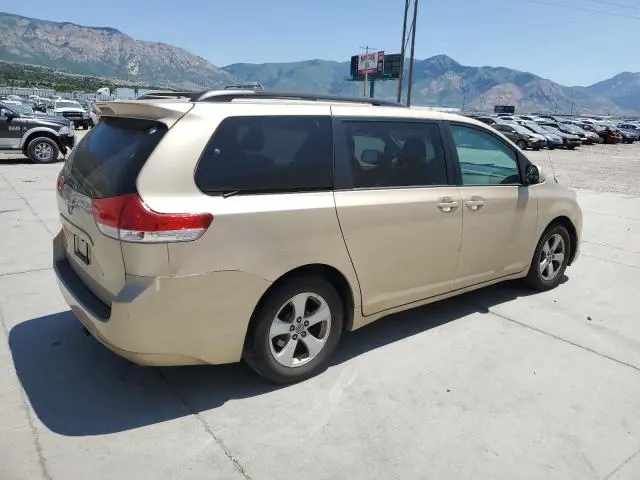 2011 TOYOTA SIENNA LE  