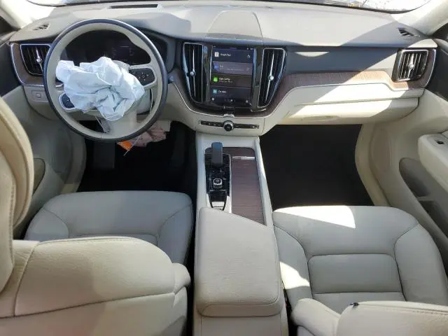 2022 VOLVO XC60 B5 MOMENTUM  