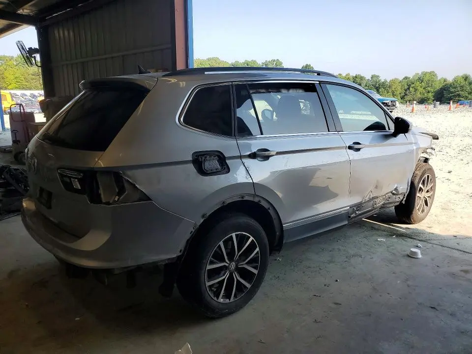 2021 VOLKSWAGEN TIGUAN SE  