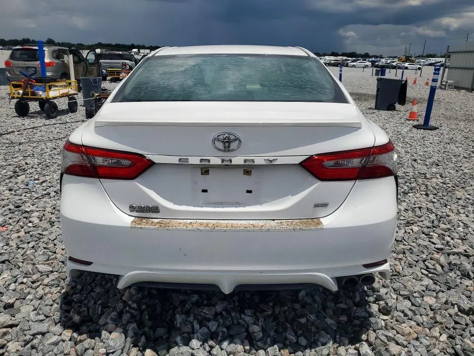 2018 TOYOTA CAMRY SE  
