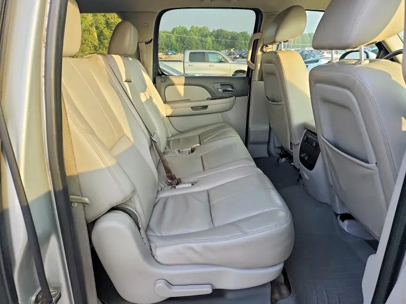 2011 CHEVROLET SUBURBAN C1500 LT  