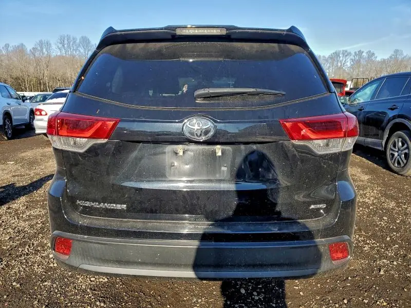 2018 TOYOTA HIGHLANDER LE  