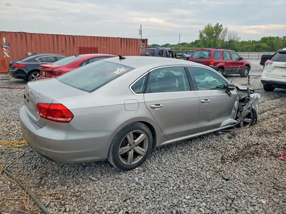 2013 VOLKSWAGEN PASSAT SE  