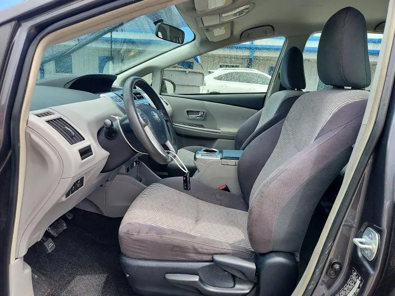 2016 TOYOTA PRIUS V TWO  