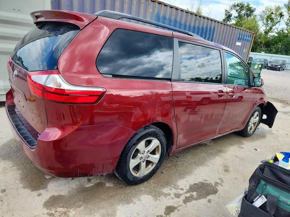 2016 TOYOTA SIENNA LE  