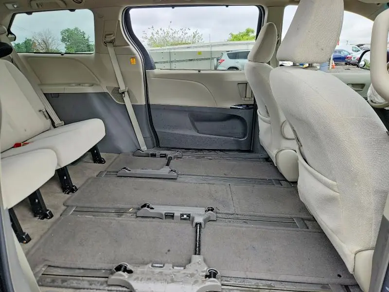 2012 TOYOTA SIENNA LE  