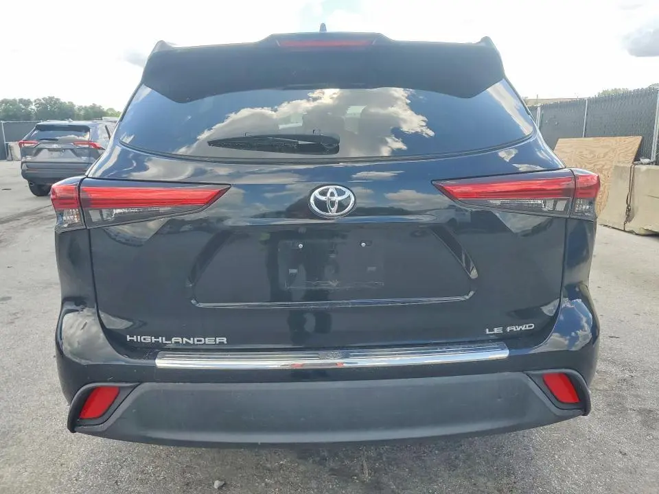 2021 TOYOTA HIGHLANDER LE  