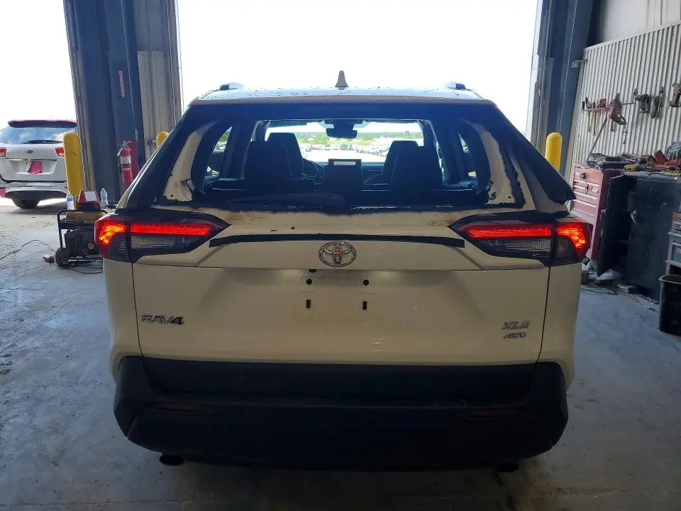 2023 TOYOTA RAV4 XLE  