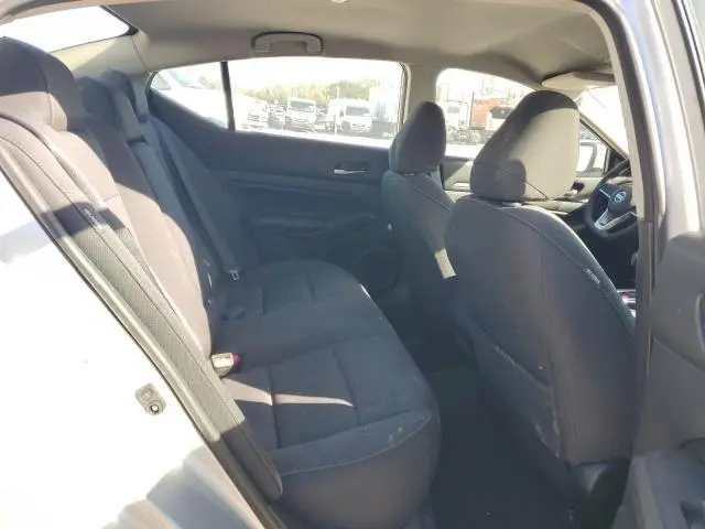 2022 NISSAN ALTIMA SV  