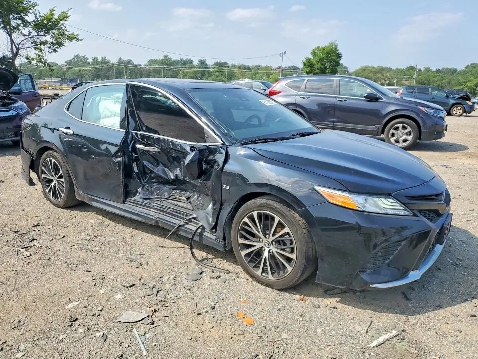 2019 TOYOTA CAMRY SE  