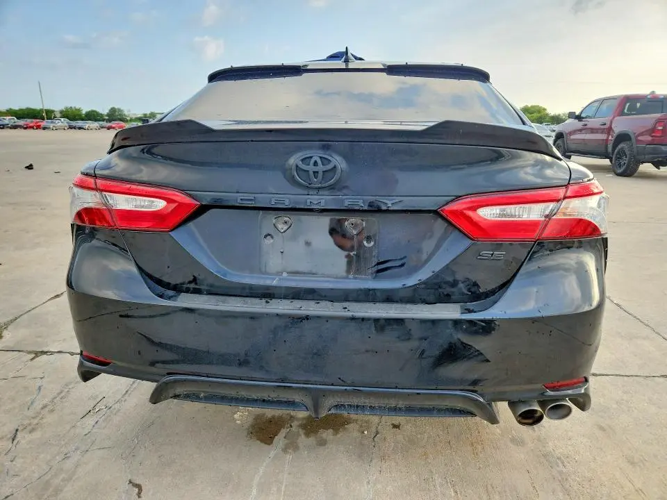 2019 TOYOTA CAMRY SE  